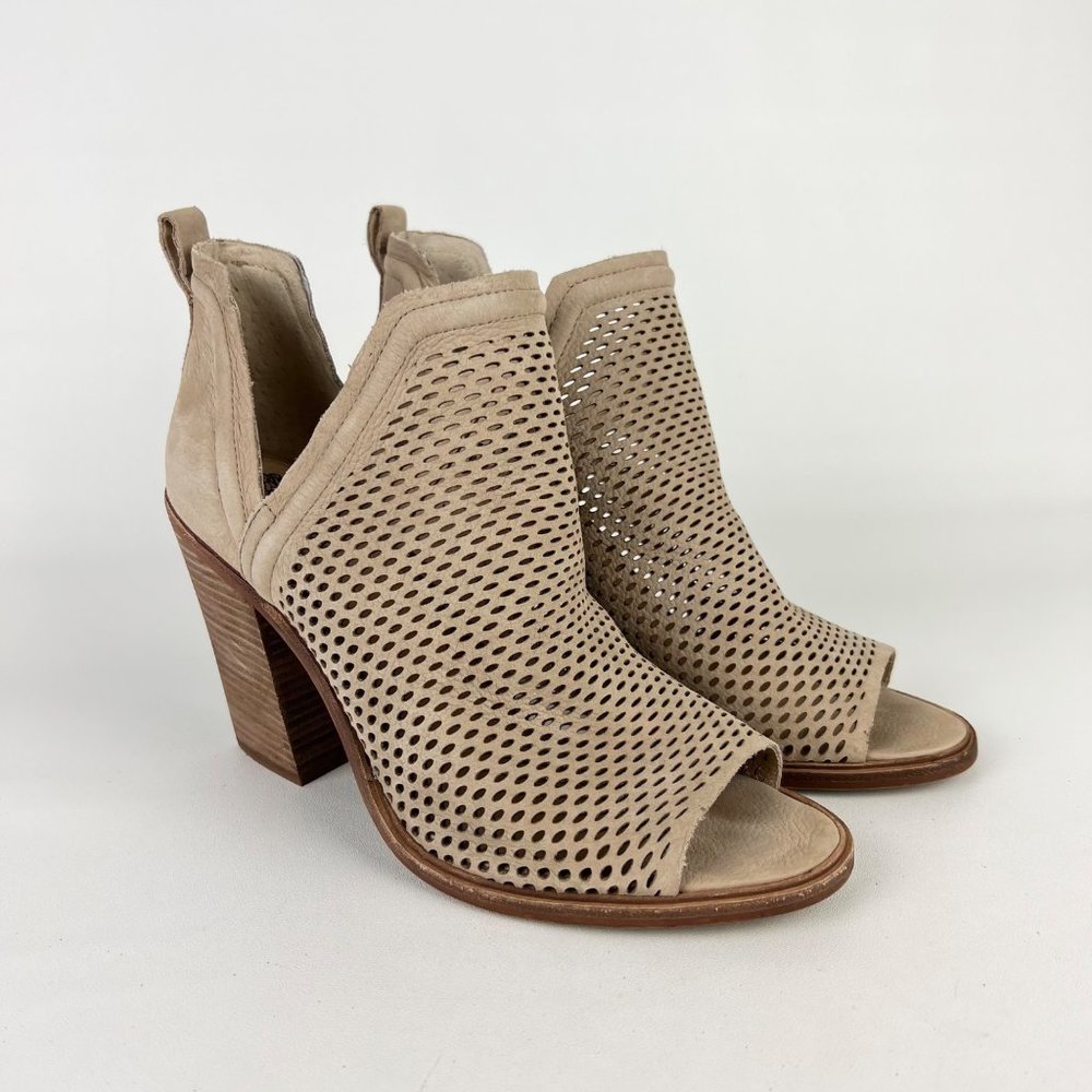 Vince Camuto Womens Kensa Peep Toe Perforated Ankle Bootie Tan Leather size 10